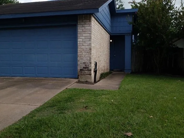 17815 Glenwolf Dr — Photo 1