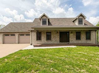 1865 Dallas Ct, Dubuque, IA 52002