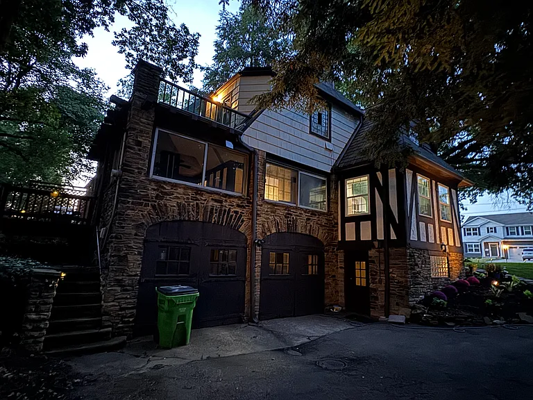 554 Greenvale Dr — Photo 23
