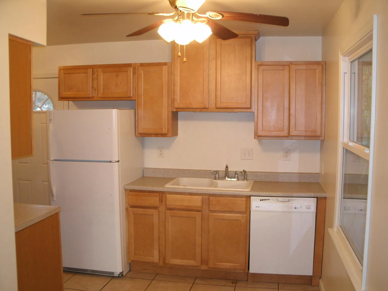 876 Colgate Rd — Photo 4