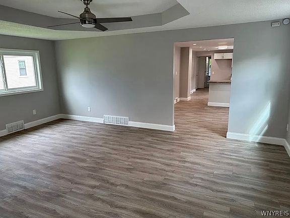 5th image of 100 Roswell Ave #1