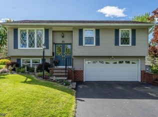 2 James St, Washington, NJ 07882