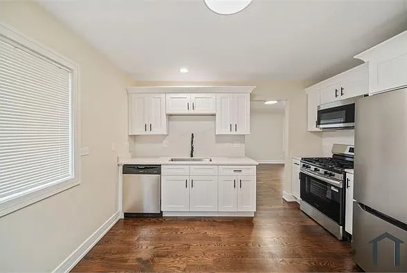 12423 S Perry Ave — Photo 7