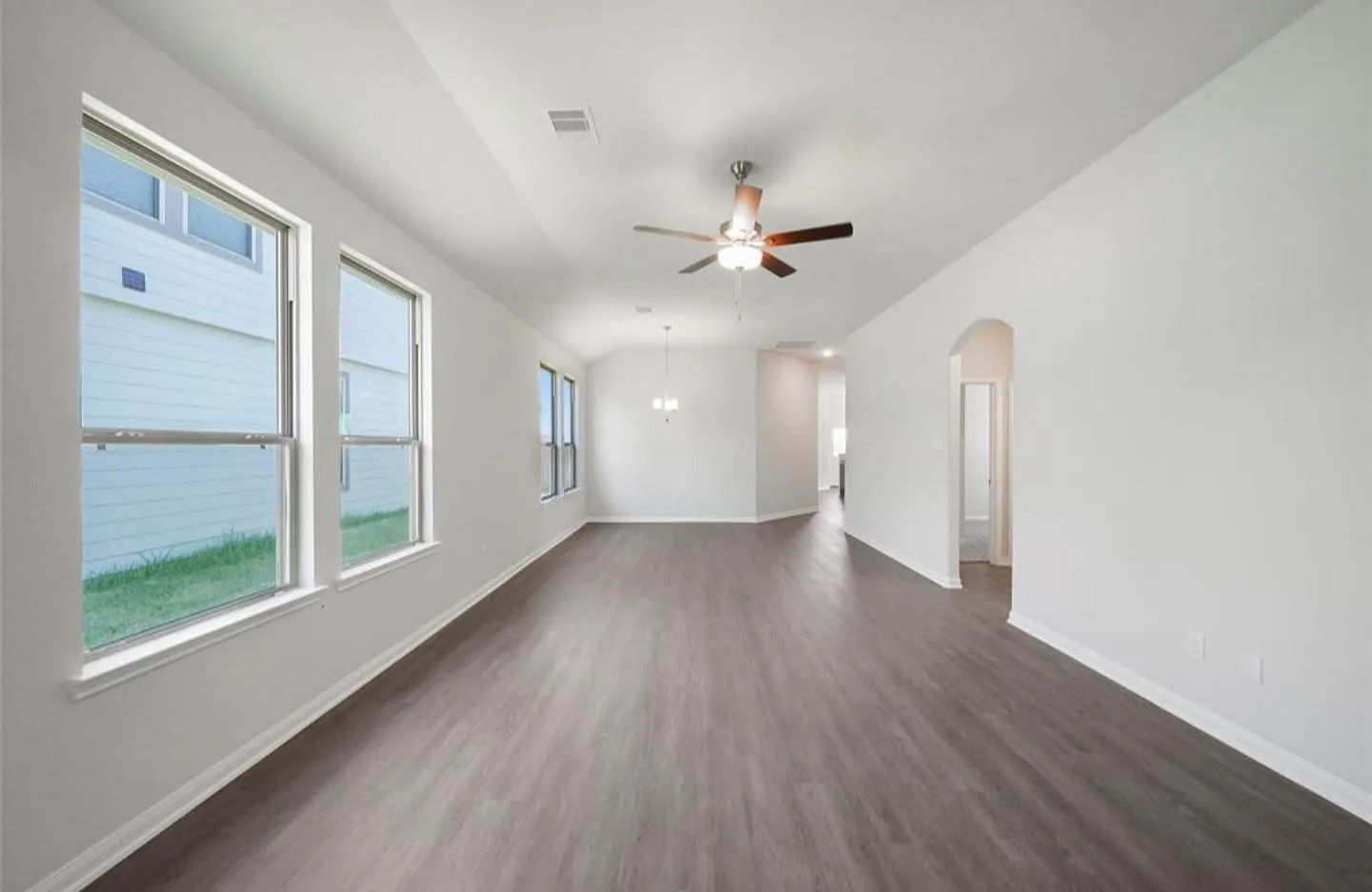 3 bed, 2.0 bath, 1560 sqft, $2,000 — Photo 4