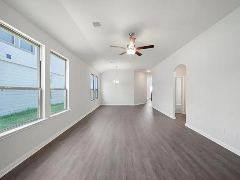 207 Tejas Village Pkwy — Photo 4