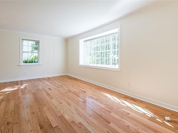 4th image of 8116 Surreywood Dr