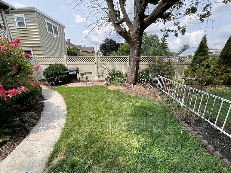 58 E Stevens St #2E — Photo 8