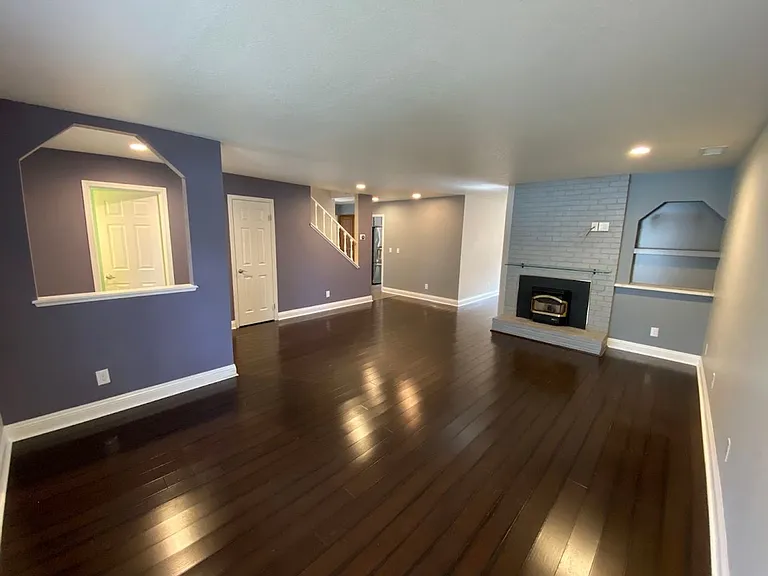 2545 Winsford Ln — Photo 3