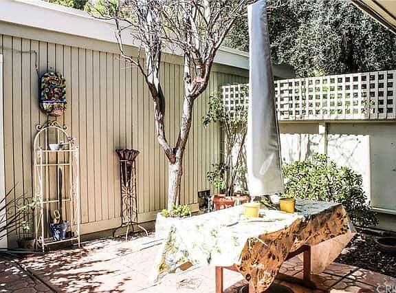 4th image of 22125 Burbank Blvd Unit 2