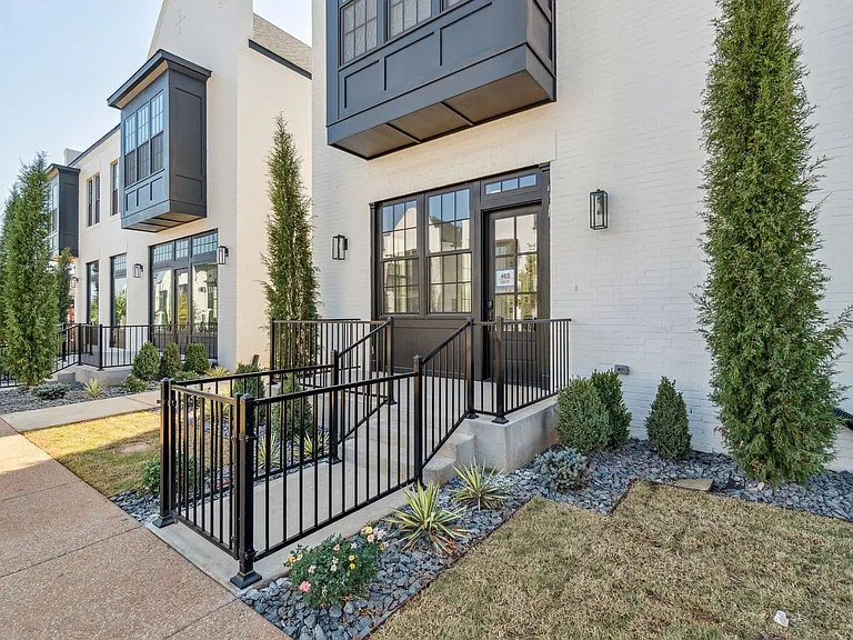 18814 Selah Way — Photo 3