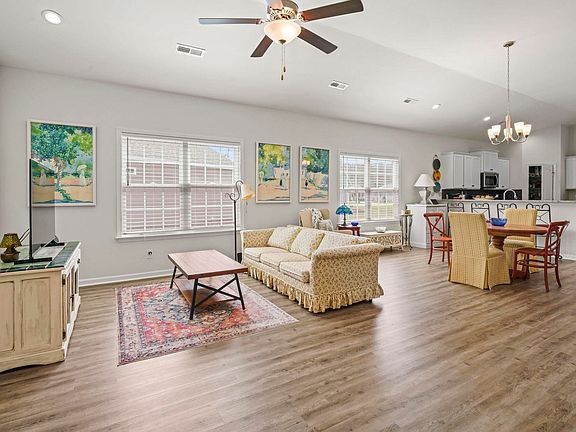 5th image of 513 Antebellum Ln.