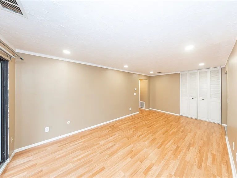 30 Shrewsbury Green Dr #G — Photo 5