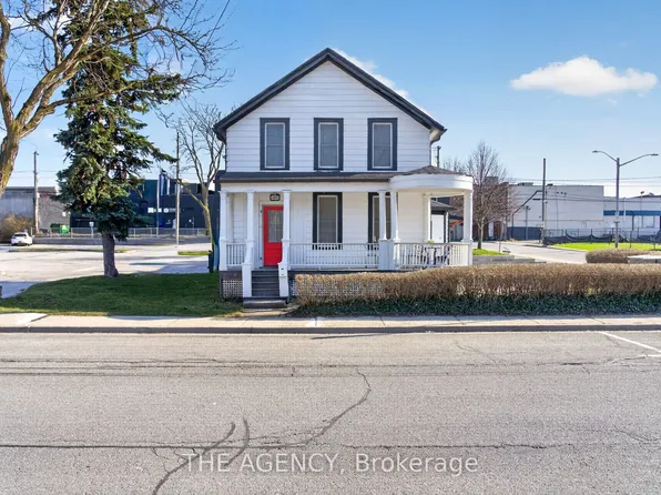 4456 Park St, Niagara Falls, ON L2E 2P6
