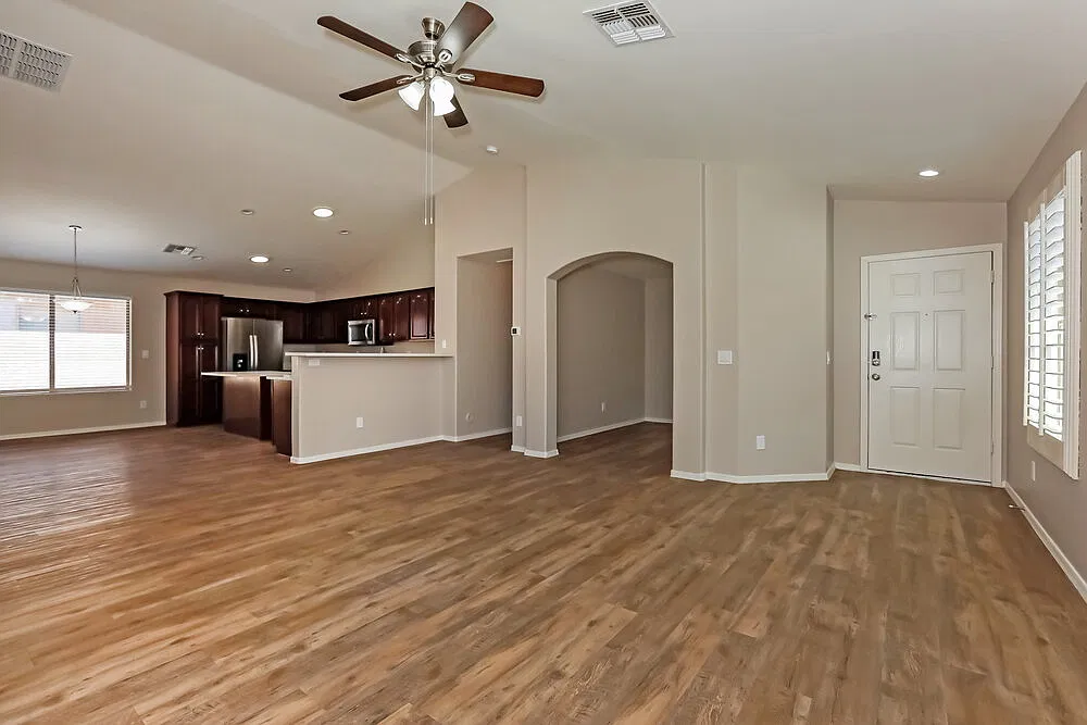 3 bed, 2.0 bath, 1673 sqft, $2,025 — Photo 4