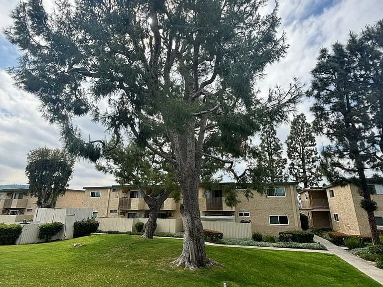 WOODCREST APARTMENTS — Photo 38