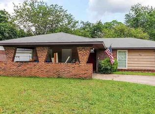 100 Barnesdale Dr, Warner Robins, GA 31093