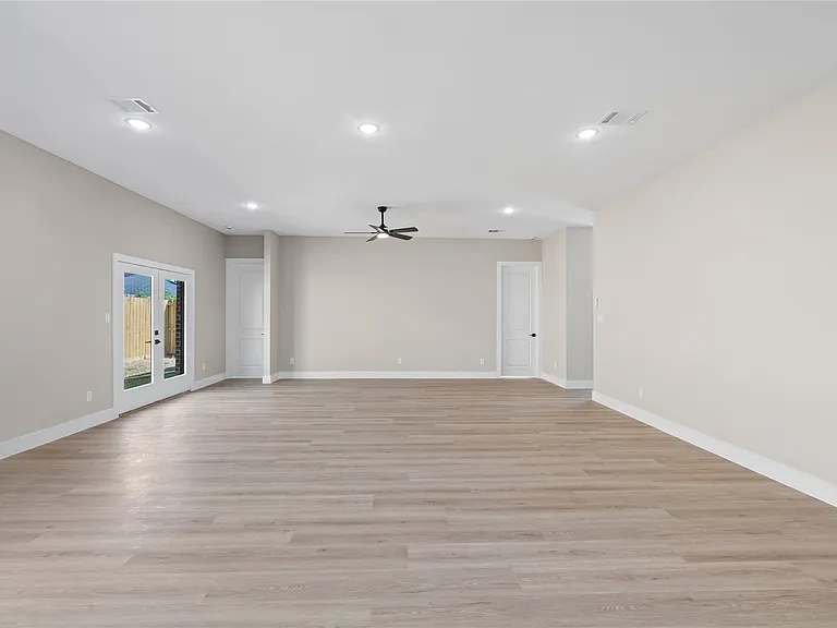 2618 Liguria Ln — Photo 7