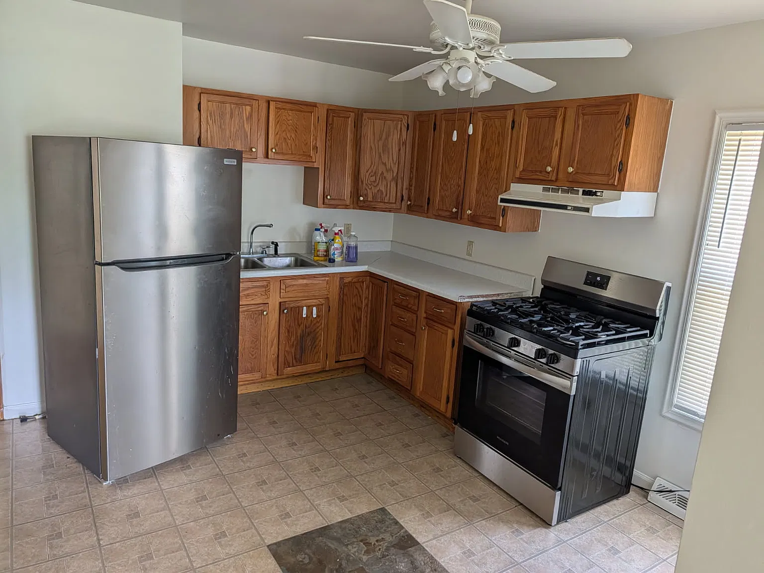 3 bed, 950 sqft, $1,295 — Photo 2