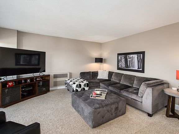 4th image of 1110 Grove St APT 5F