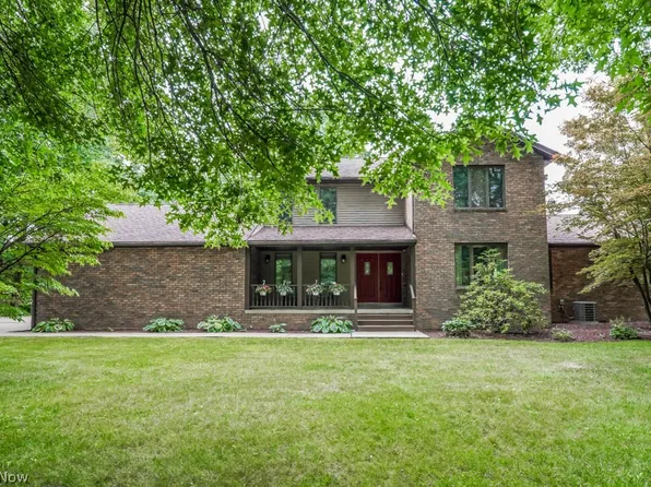 5936 Darletta St SW, Navarre, OH 44662