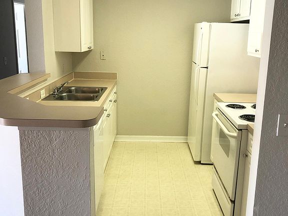 5th image of 18001 Richmond Place Dr APT 1136