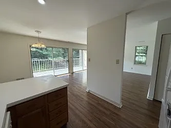 Flying Hills Apartments — Photo 25
