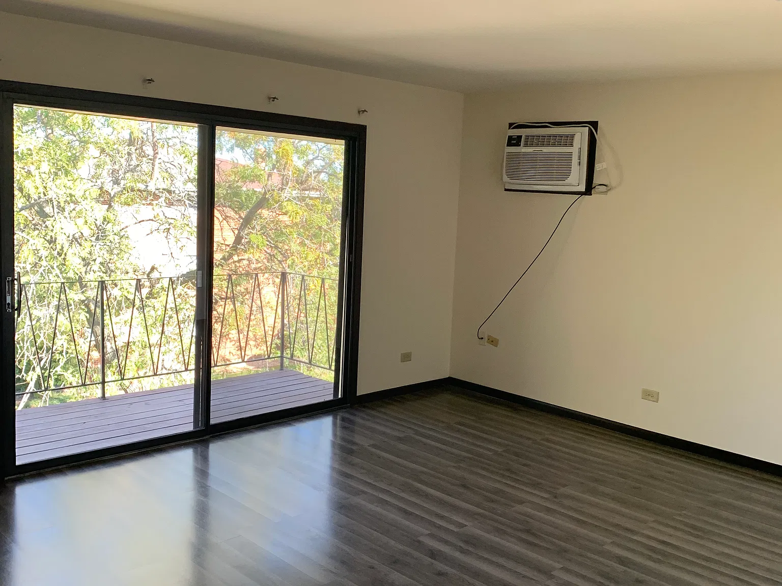 2 bed, 866 sqft, $1,550 — Photo 2