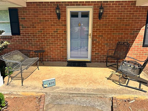 5th image of 155 Arrowhead Dr