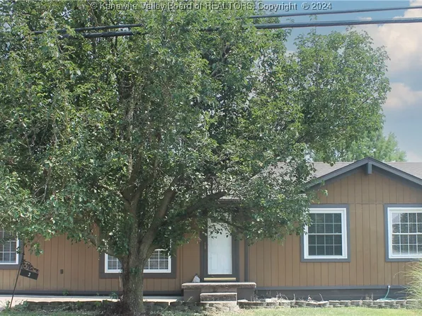 50 Pin Oak Dr, Culloden, WV 25510
