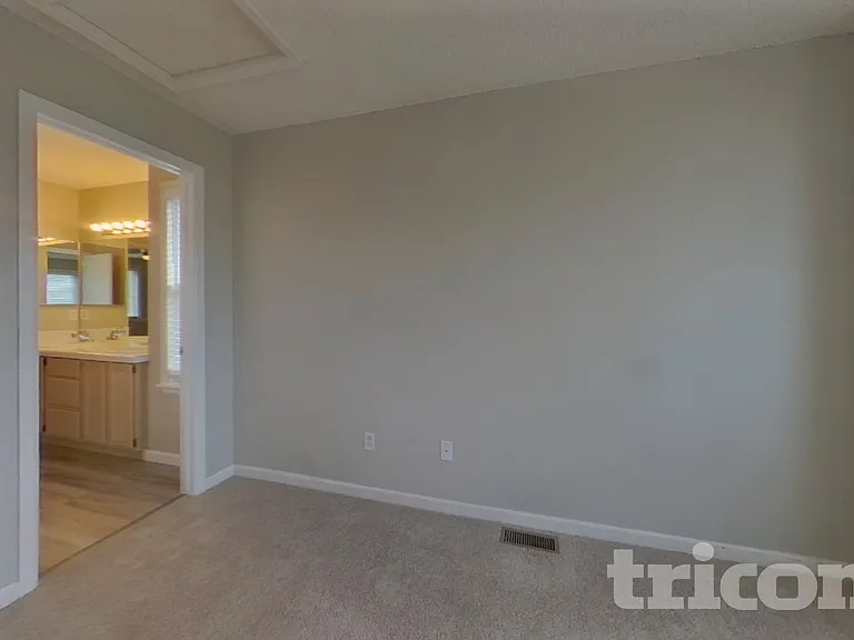 16240 Quarry Hill Dr — Photo 13