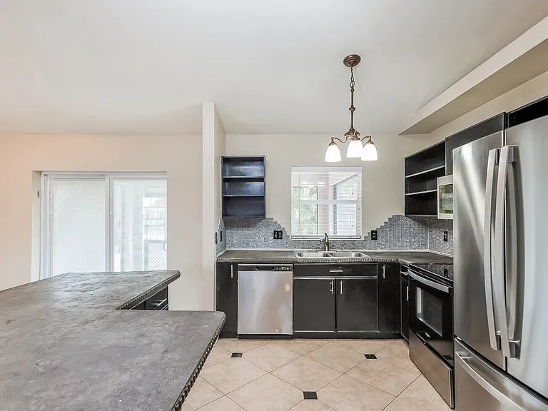 811 SW 14th Pl — Photo 6