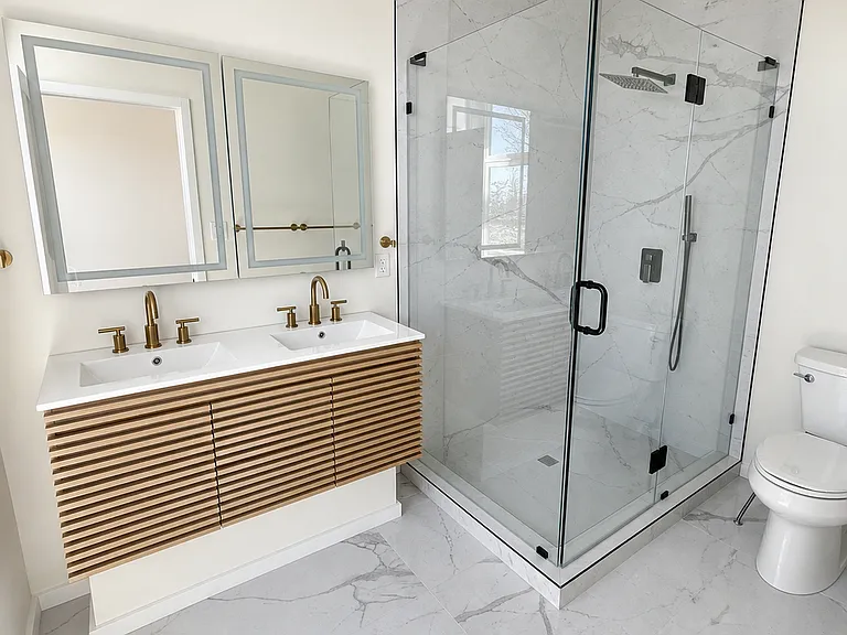 546 Saratoga St #3R — Photo 5