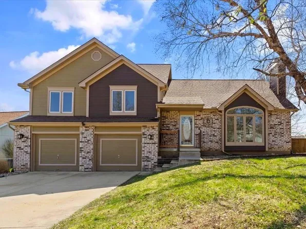 107 Wisteria Ct, Smithville, MO 64089