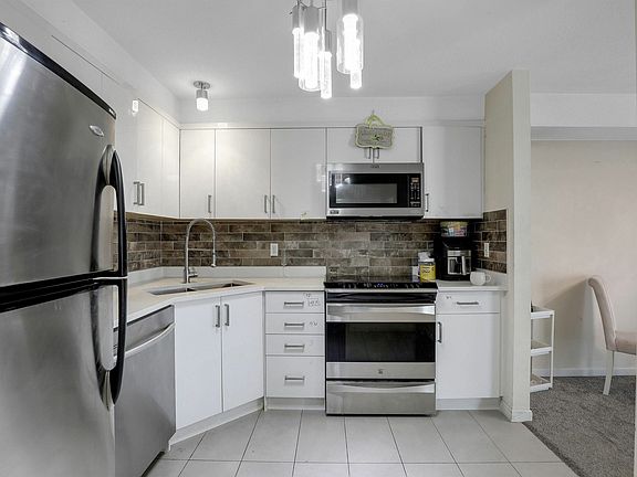 3rd image of 13780 76th Ave #406