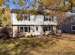 1406 W Oakcrest Dr, Appleton, WI 54914