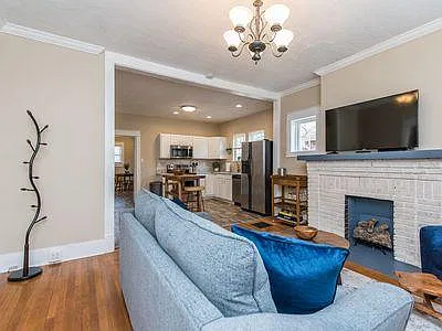 3 bed, 1102 sqft, $1,750 — Photo 3