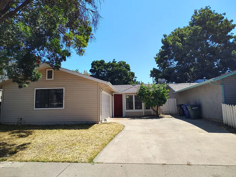 932 Inez Dr — Photo 1