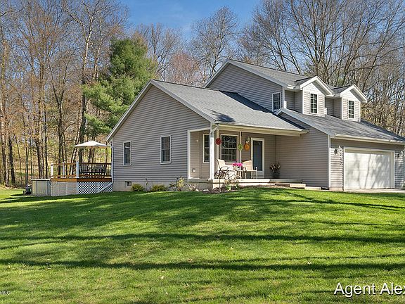 3rd image of 6847 Packer Dr NE