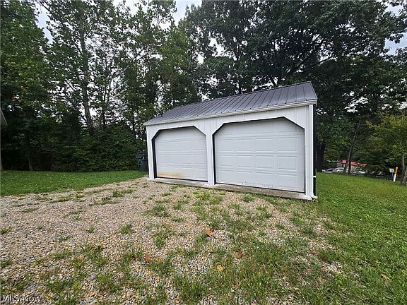 3rd image of 1225 Greenhouse Rd