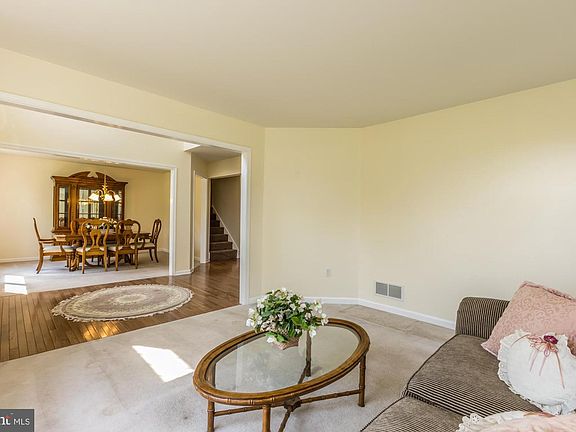 5th image of 107 Laurel Dr