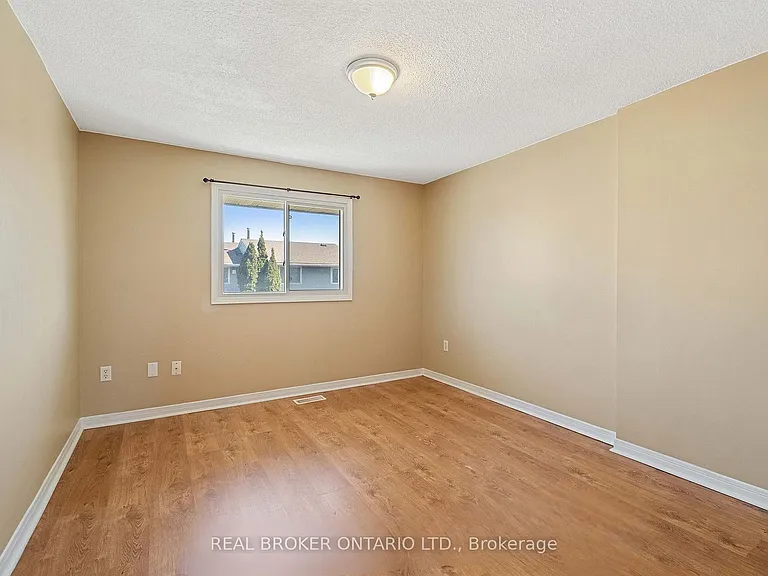 18 Julie Dr — Photo 14