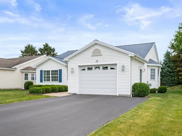 13 College Greene Dr, North Chili, NY 14514
