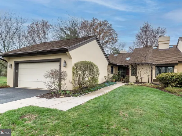 12 Bugle Ln, Blue Bell, PA 19422