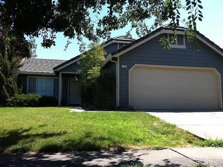 1704 Twisted River Dr photo 1