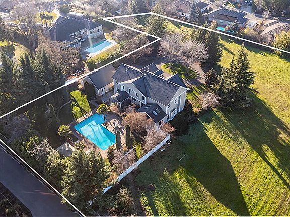 3rd image of 3343 Lone Pine Rd