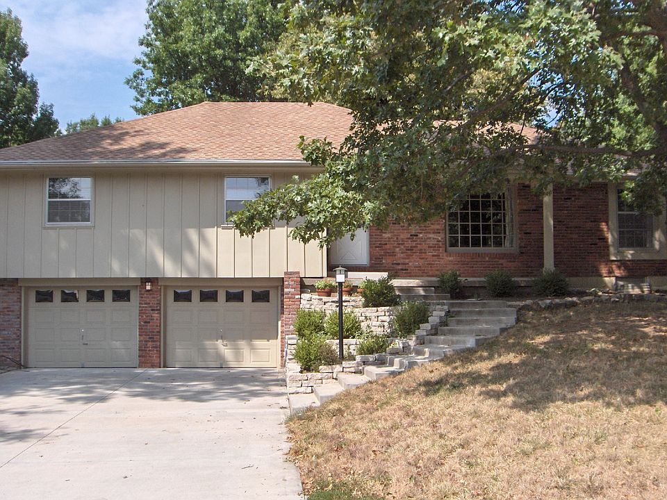 1st image of 1309 SW Sunrise Dr
