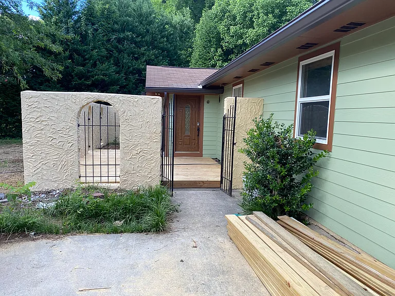 9100 Goldleaf Cir — Photo 2