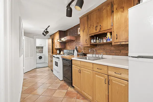 Rented by Compass | media 9