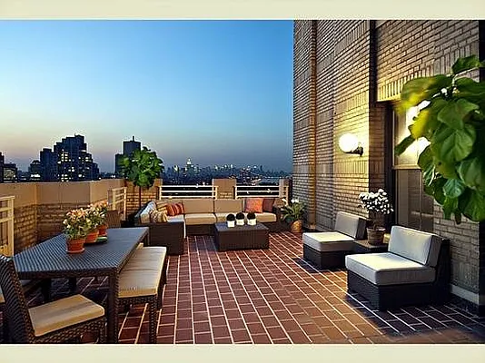 Sold by Stribling | media 3
