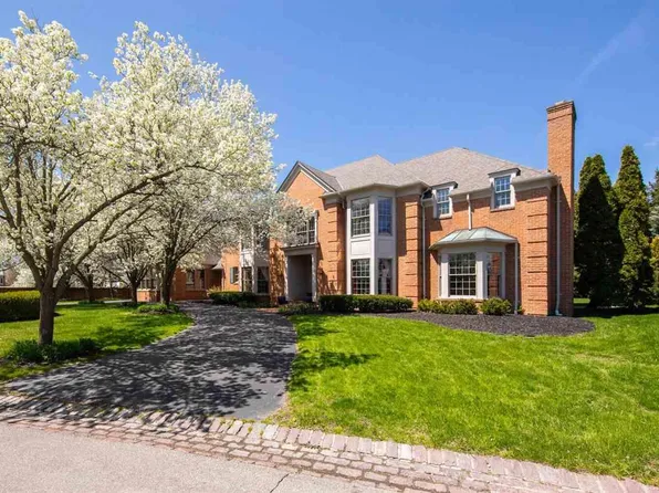 24 Orchard Ln, Grosse Pointe Farms, MI 48236